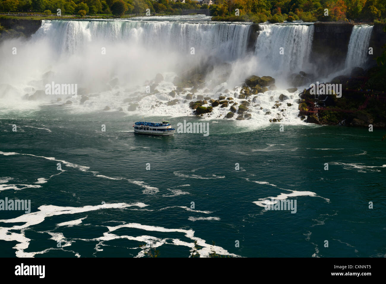 Mädchen der Nebel Ausflugsboot auf der US Seite des Niagara Falls New York USA Stockfoto
