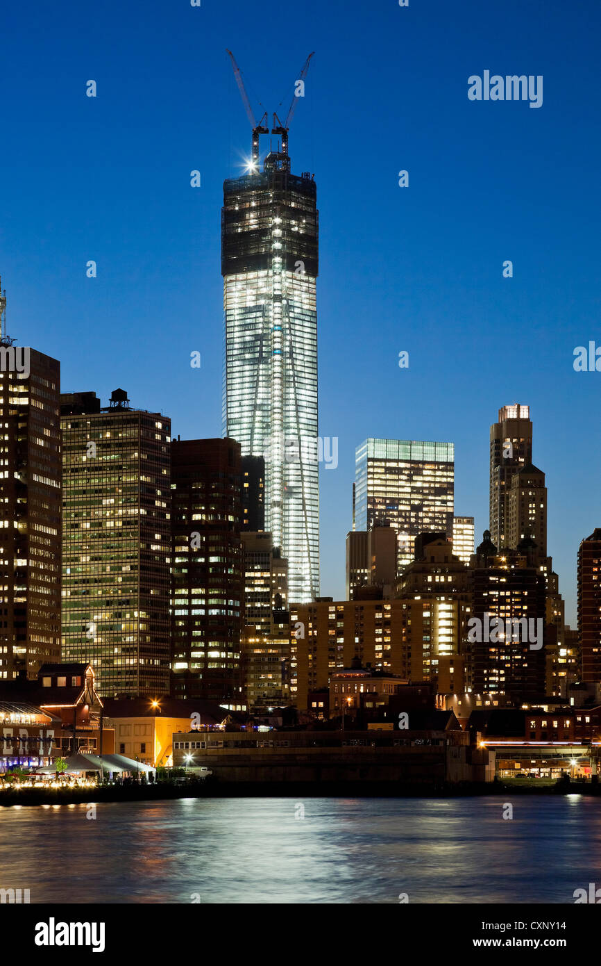 New York City der Freedom Tower in der Dämmerung Stockfoto