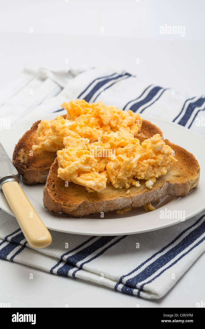 Rührei auf toast Stockfoto