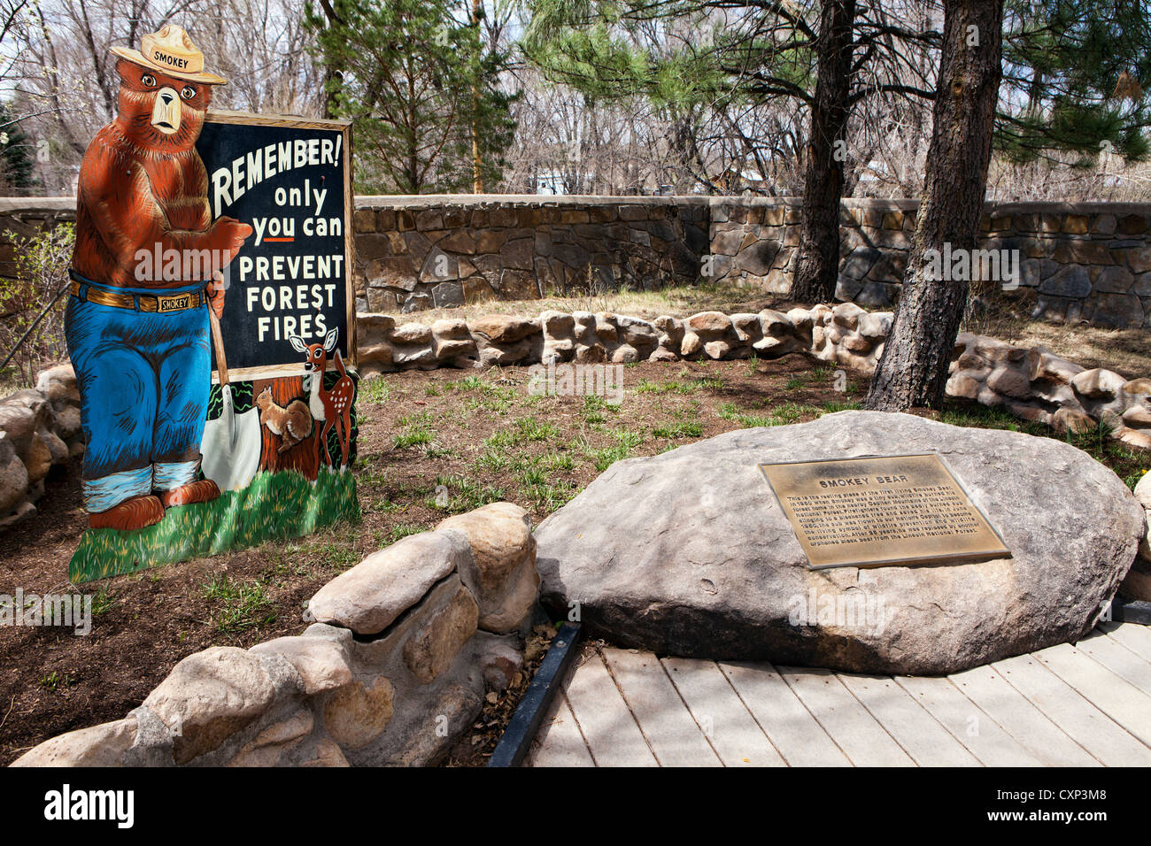 Smokey Bear Karton Bild Werbung und Grab-Stätte, Capitan, New Mexico Stockfoto