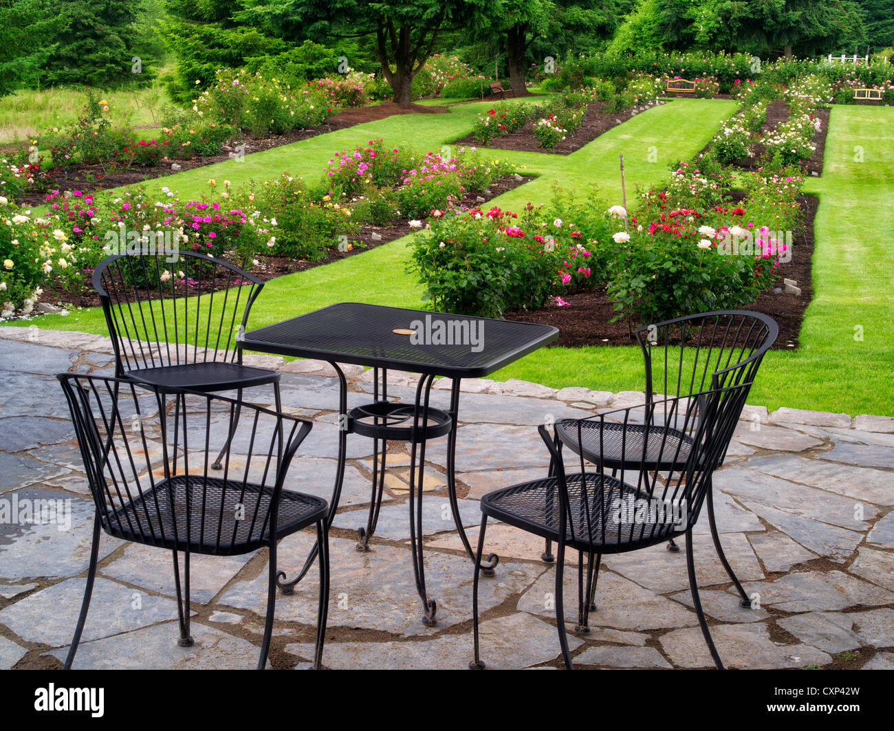 Gartentisch und Stühle Stockfotos und bilder Kaufen Alamy Suchergebnis auf für: Gartentisch Gusseisen: Garten