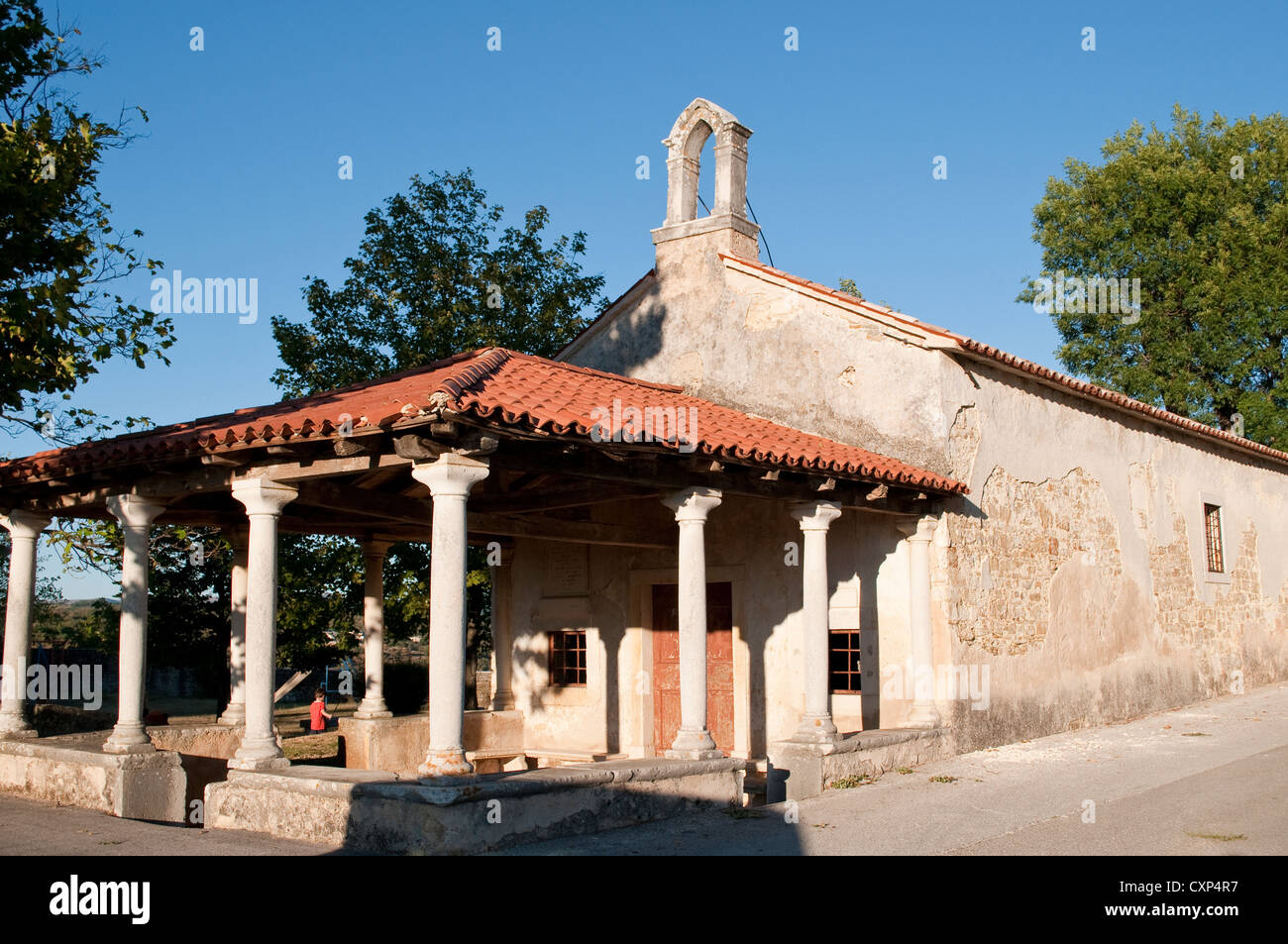 Mittelalterliche Kirche im Volksmund Stil, mittelalterlichen Stadt von Oprtalj, Istrien, Kroatien Stockfoto