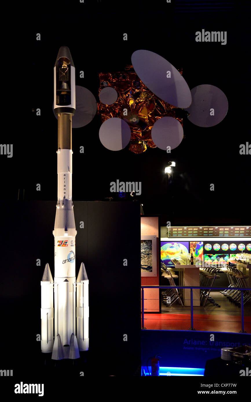 Ein Modell der Ariane-4 Rakete im Display in die Space Expo Noordwijk, Niederlande. Stockfoto