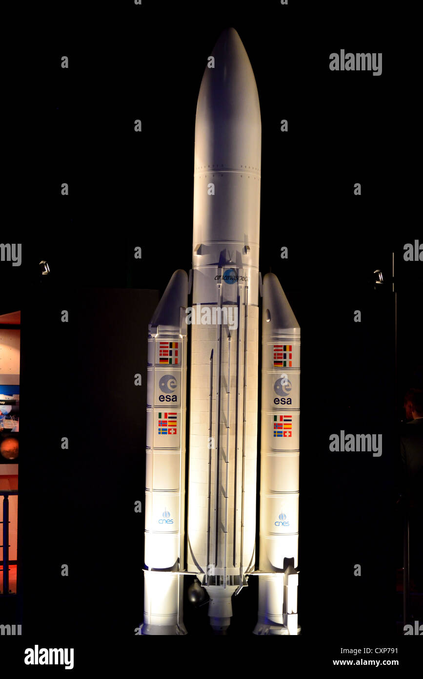 Ein Modell der Ariane 5 Rakete in die Space Expo Noordwijk, Niederlande. Stockfoto