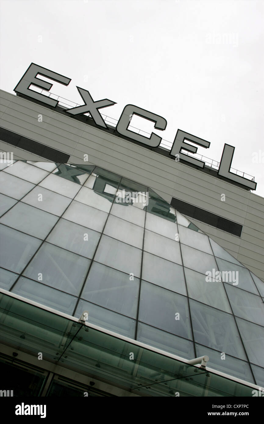 Vor dem Eingang zu Excel Centre London, UK Stockfoto