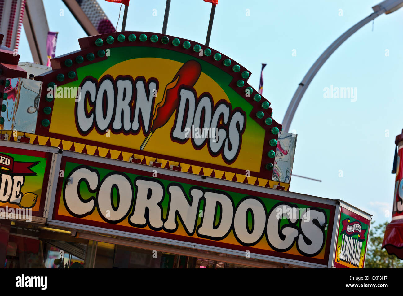 Kanadische nationale Ausstellung 2012 Toronto ON Kanada Messegelände. Zeichen für Fast-Food auf Midway Stockfoto