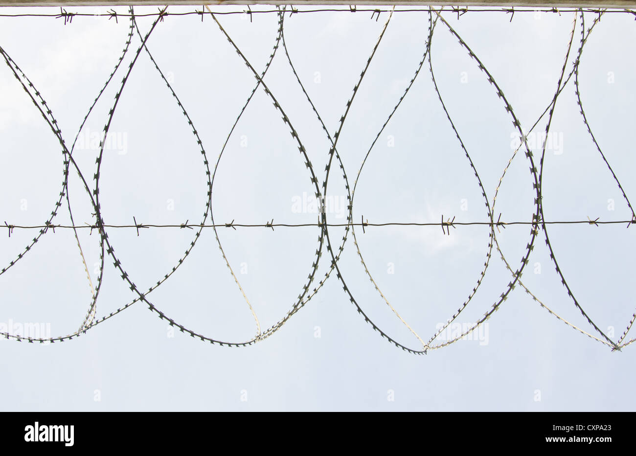 Stacheldraht, gefährlich oder geheime Objekte zu schützen Stockfoto