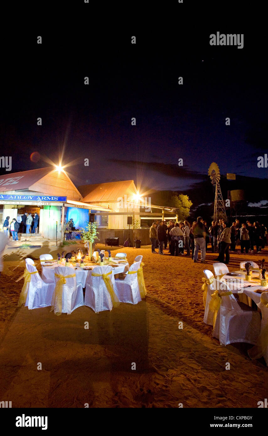 Corporate Abendessen in was wurde ursprünglich als ein Film-set an der Ooraminna Station außerhalb von Alice Springs, Australien Stockfoto