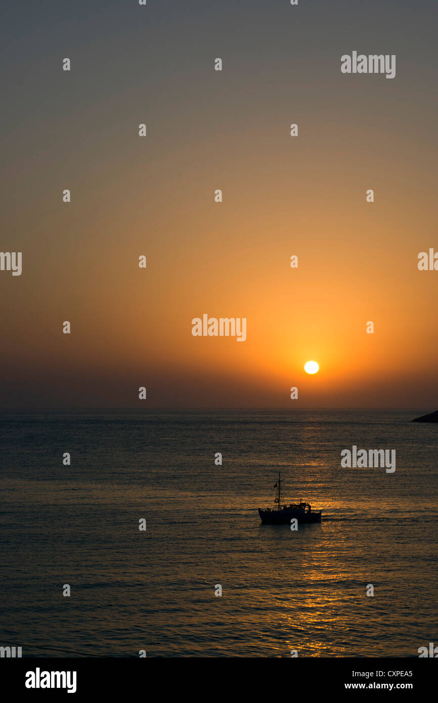 Sonnenuntergang, Angeln, Boot, Kalymnos, griechische Insel, Dodekanes, Griechenland Stockfoto