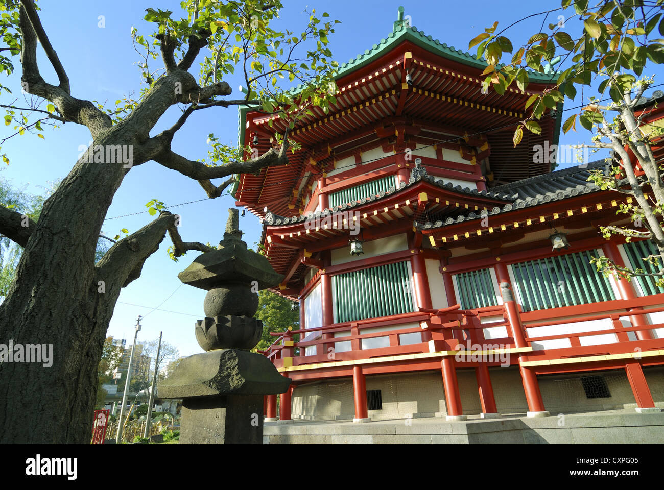 Benten Sie tun Tempel befindet sich auf der Insel der Shinobazu-Teich im berühmten Ueno Park, Tokio Stockfoto