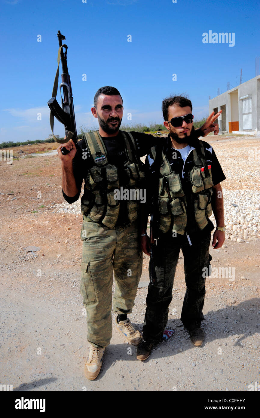 Die freie syrische Armee bewaffnet die wichtigste Rebellengruppe Kampf gegen Präsident Bashar al-Assad Regierung. Azaz Stegic Stadt rund 30 Stockfoto