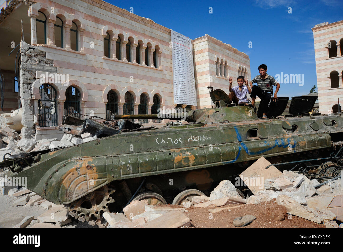 Die freie syrische Armee bewaffnet die wichtigste Rebellengruppe Kampf gegen Präsident Bashar al-Assad Regierung. Azaz Stegic Stadt rund 30 Stockfoto