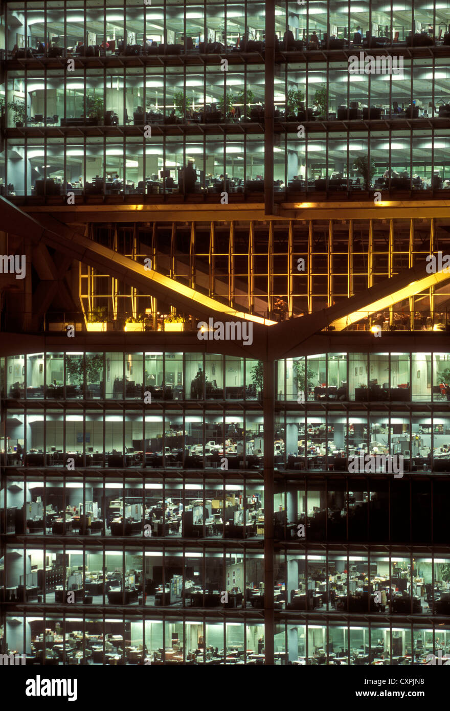 Hongkong und Shanghai Bank Zentrale, Büroangestellte, Überstunden, Nachtschicht, Hong Kong Island, Hongkong, China Stockfoto