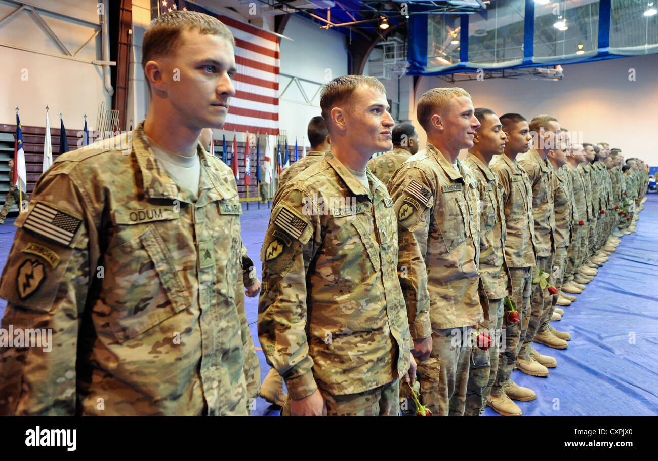 500 Soldaten des 4. Brigade Combat Teams der 25. Infanteriedivision kehren nach einem zehnmonatigen Einsatz nach Afghanistan zurück und nahmen an einer Homecoming-Zeremonie mit Familien Teil. Stockfoto