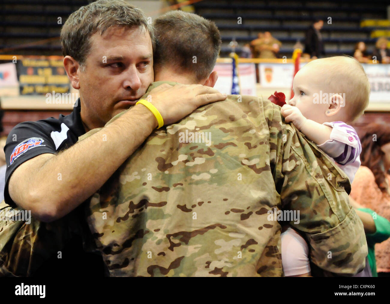 500 Soldaten des 4. Brigade Combat Teams der 25. Infanteriedivision kehren nach einem zehnmonatigen Einsatz in Afghanistan zurück, der in einer Homecoming-Zeremonie geehrt wurde. Stockfoto
