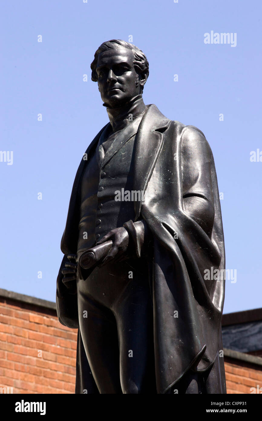 Bronze-Statue von Sir Robert Peel aus dem Jahre 1852 und wurde durch öffentliche Zeichnung Tamworth des berühmten Sohnes Gedenken errichtet. Stockfoto