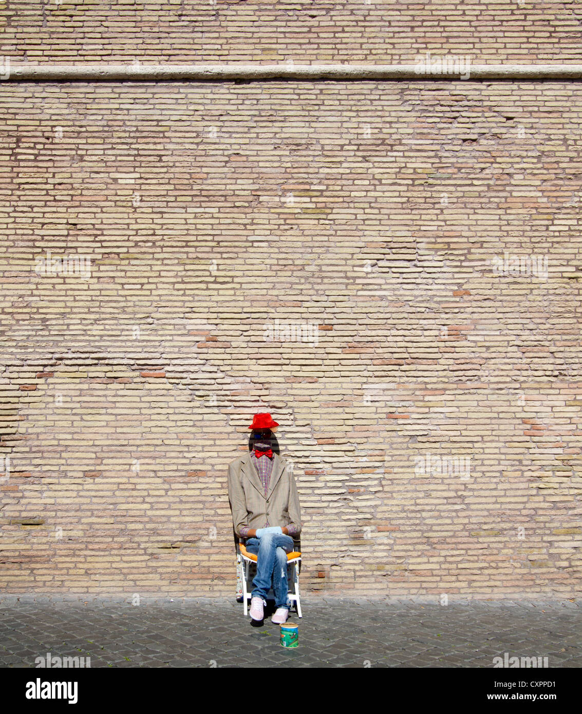 Künstler auf der Straße des Rom - kopflose Mann in der suite Stockfoto