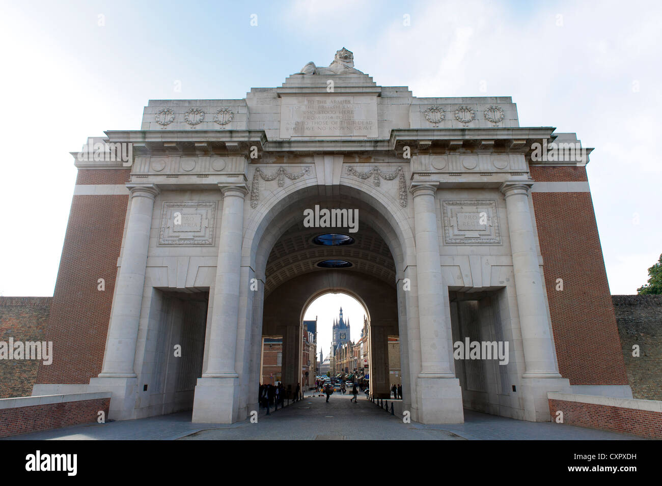 Gedenkstätte Menin Gate auf die fehlende ist ein Kriegsdenkmal in Ypern, Belgien. Stockfoto