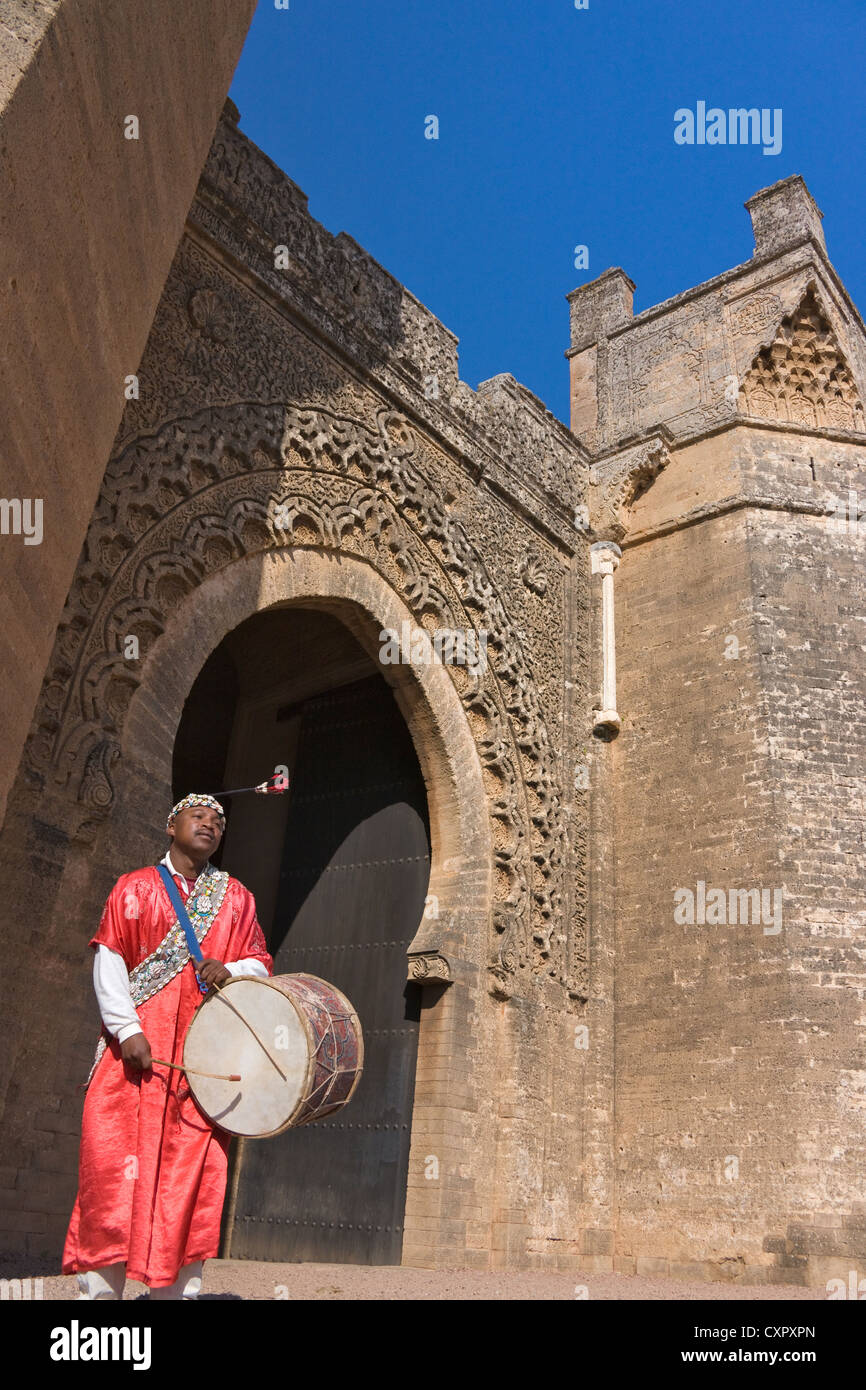 Berber Drummer bei Chella, eine alte römische Siedlung, Rabat, Marokko Stockfoto