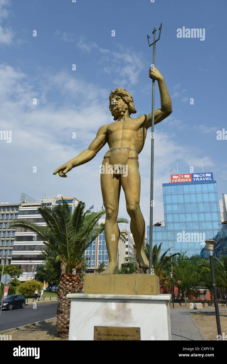 Statue von Neptun am Vorland, Piräus, Athen, Attika Region, Griechenland Stockfoto