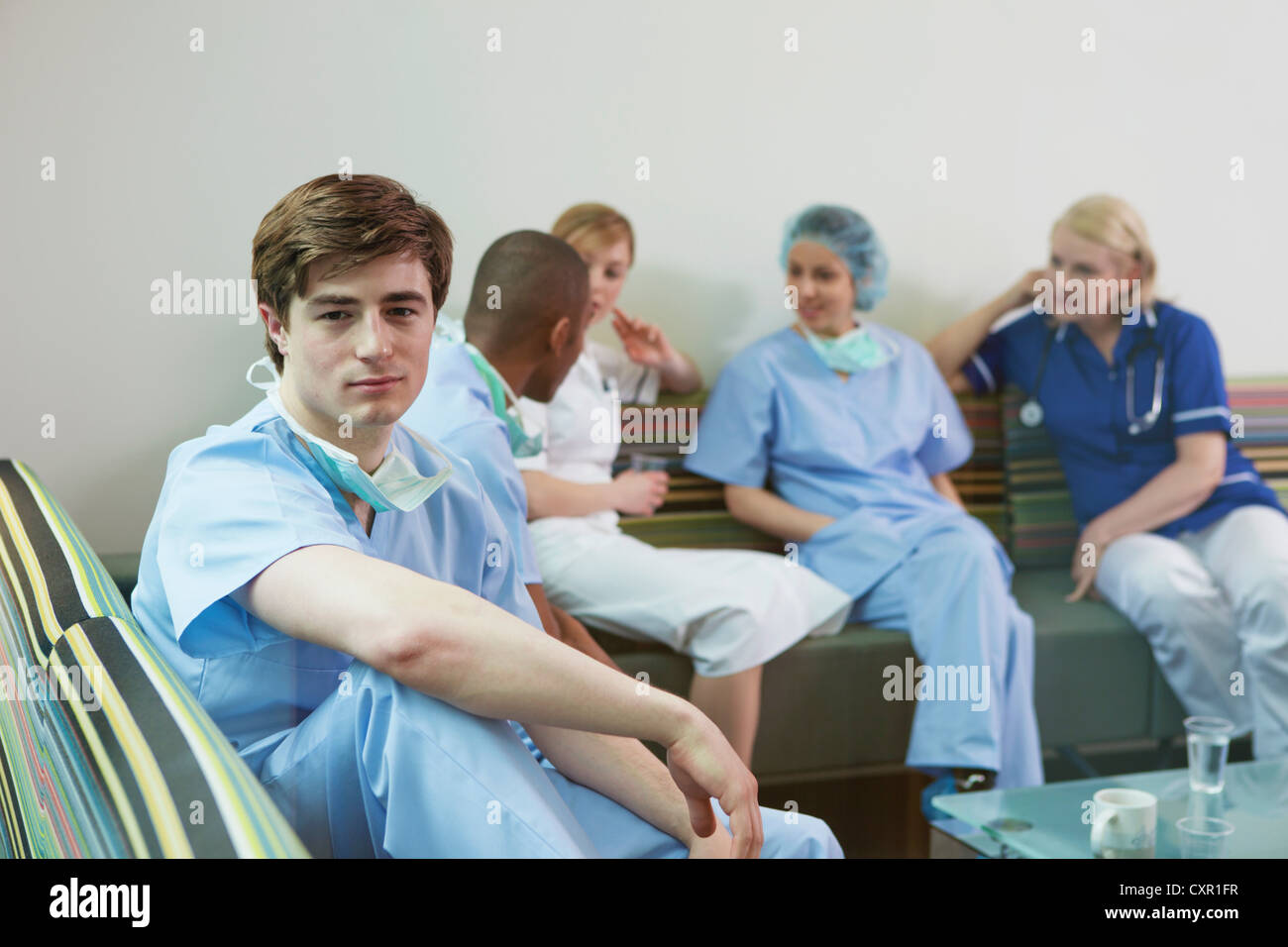 Medical staff in hospital staff room Stockfoto