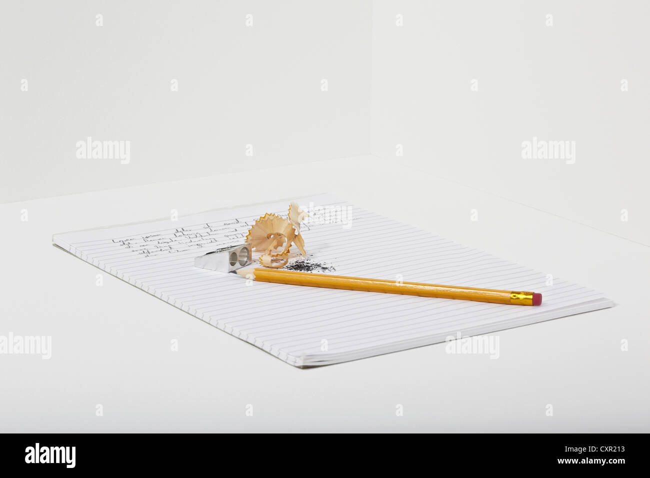 Notebook, Bleistift und Bleistift Späne Stockfoto