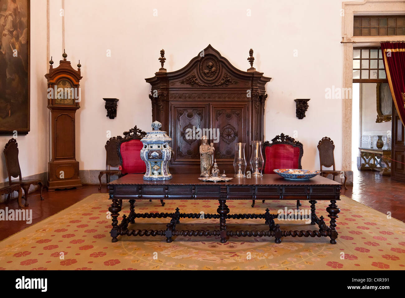 Nordturm. Nationalpalast von Mafra, Kloster und Basilika in Portugal. Franziskaner Orden. Barock-Architektur. Stockfoto