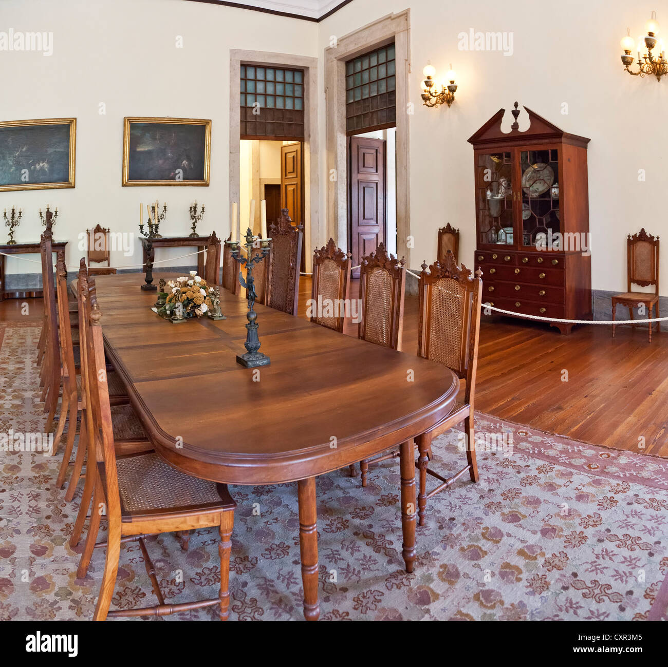 Esszimmer im Nationalpalast von Mafra, Kloster und Basilika in Portugal. Franziskaner Orden. Barock-Architektur. Stockfoto