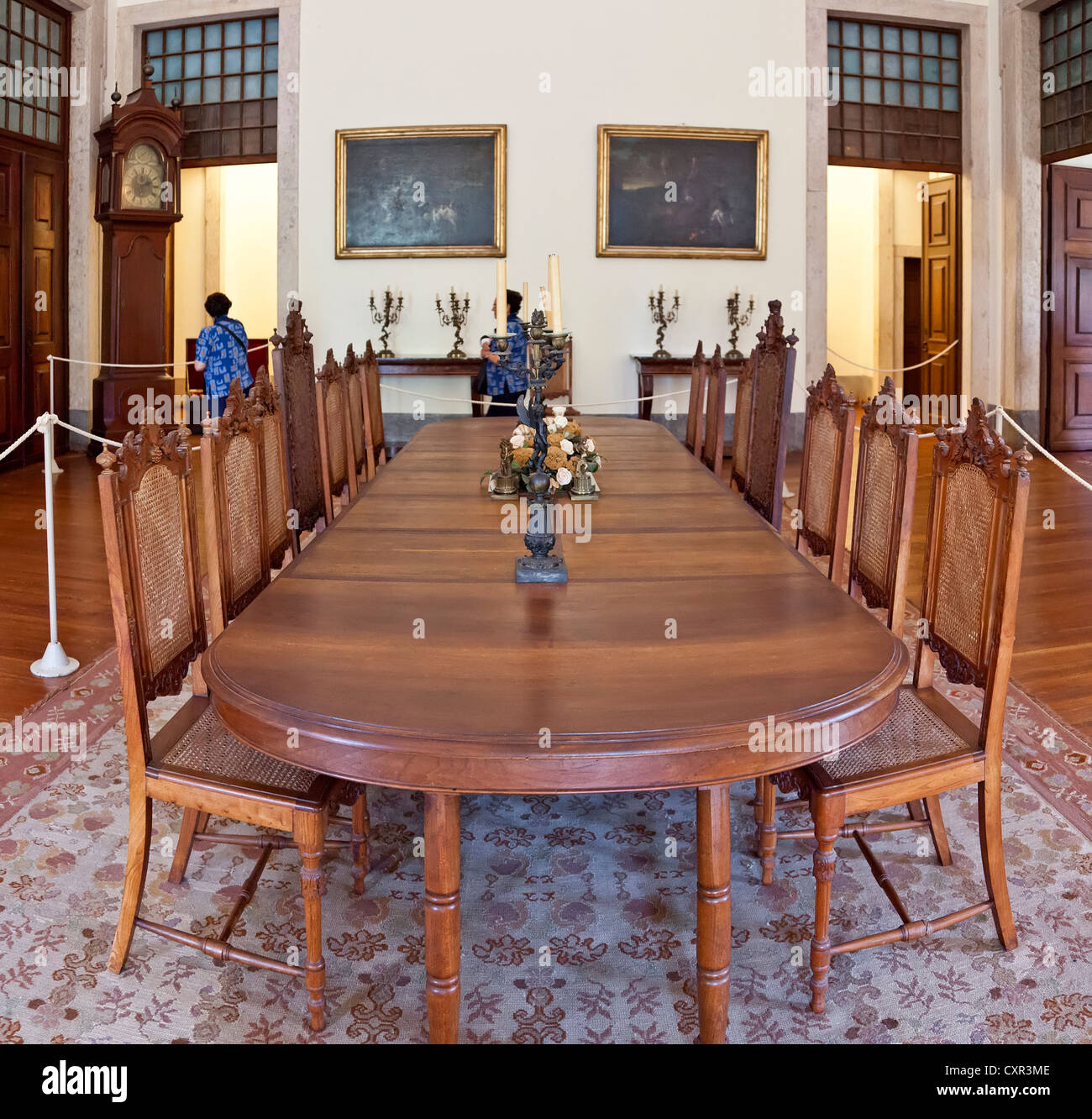 Esszimmer im Nationalpalast von Mafra, Kloster und Basilika in Portugal. Franziskaner Orden. Barock-Architektur. Stockfoto