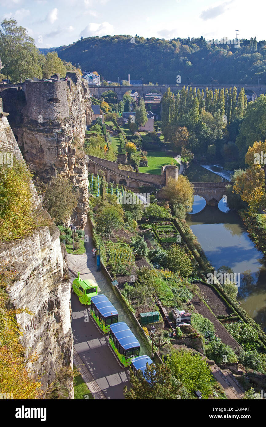 Luxemburg-ein Blick von der Corniche, auf der linken Seite, die mittelalterlichen Kasematten Stockfoto