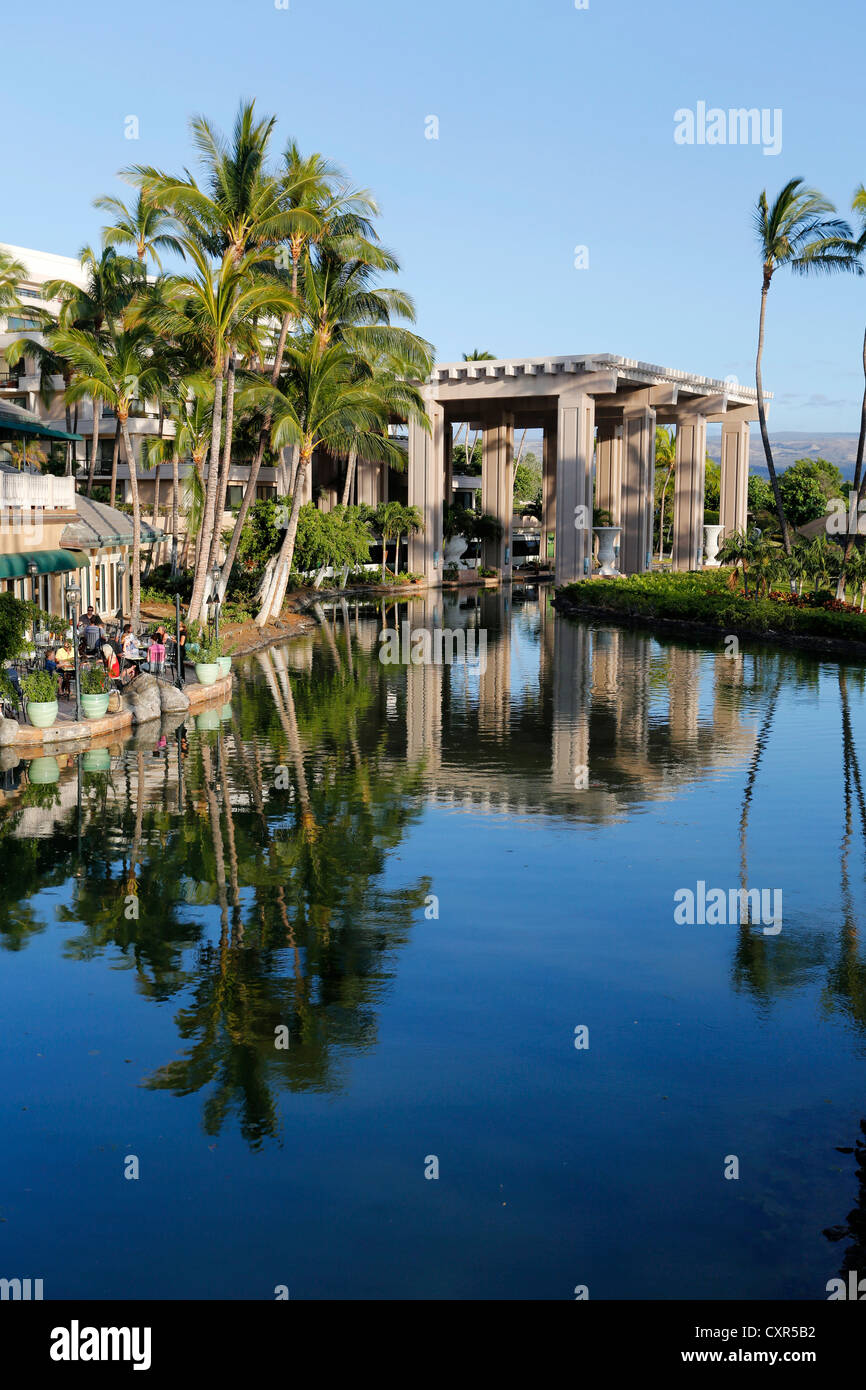 Restaurant und einem künstlichen See, Hilton Waikoloa Village, Hotelresort, Big Island von Hawaii, USA Stockfoto