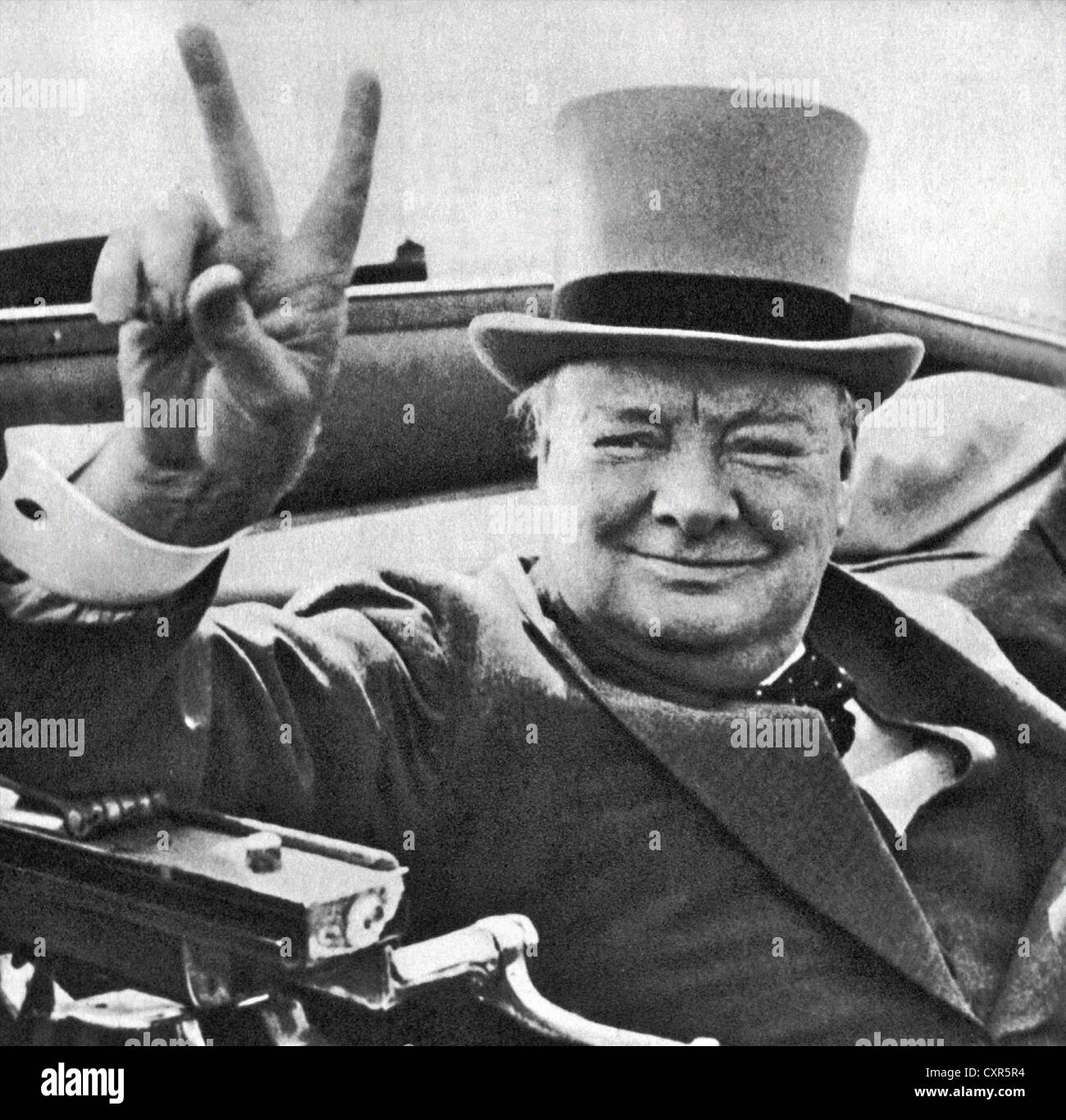 Britischen Führer Winston Churchill mit seiner berühmten V für Victory-Zeichen. Bild aus dem Archiv des Presse-Portrait-Service (ehemals Porträt Pressebüro) 1946 Bild Stockfoto