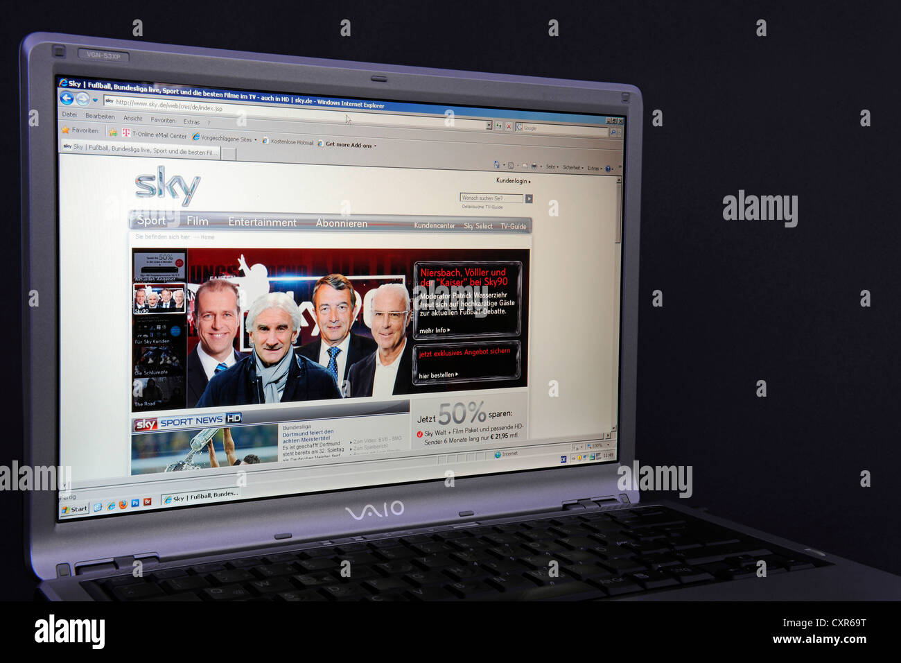 Webseite, Sky-Webseite auf dem Bildschirm des Sony Vaio Laptop, Pay-TV Stockfoto