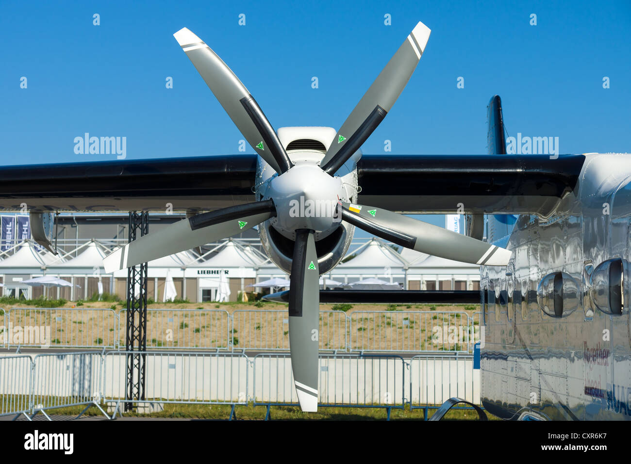 Nahaufnahme von der Engine Turboprop Dornier 228 New Generation Stockfoto