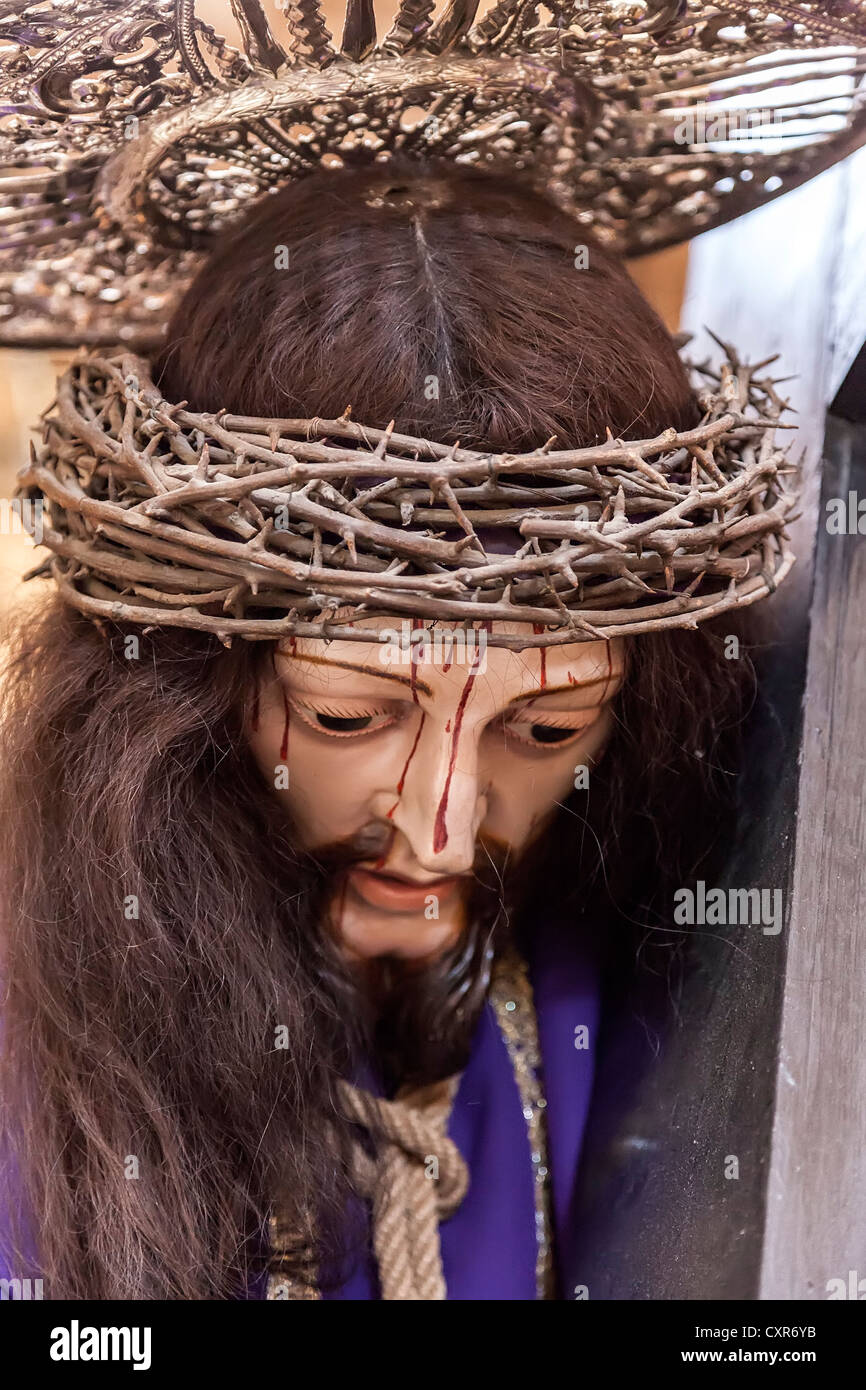 Jesus Christus mit der Dorn-Krone während der Passion von einem Prozessionsweg Paso. Nationalpalast von Mafra, Portugal. Stockfoto
