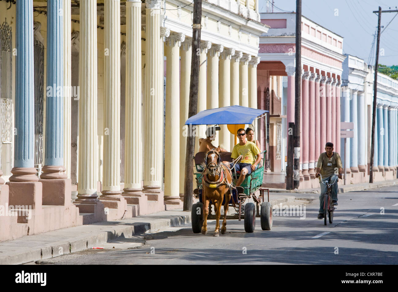 Pferdewagen am Paseo del Prado Straße, Cienfuegos, Kuba, Mittelamerika Stockfoto