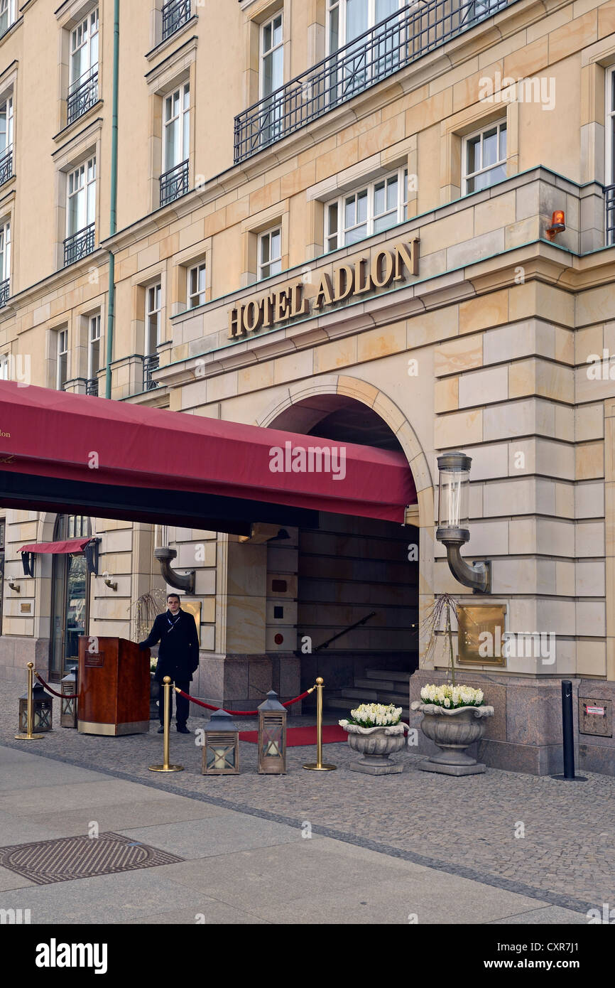 Hotel adlon eingang -Fotos und -Bildmaterial in hoher Auflösung – Alamy