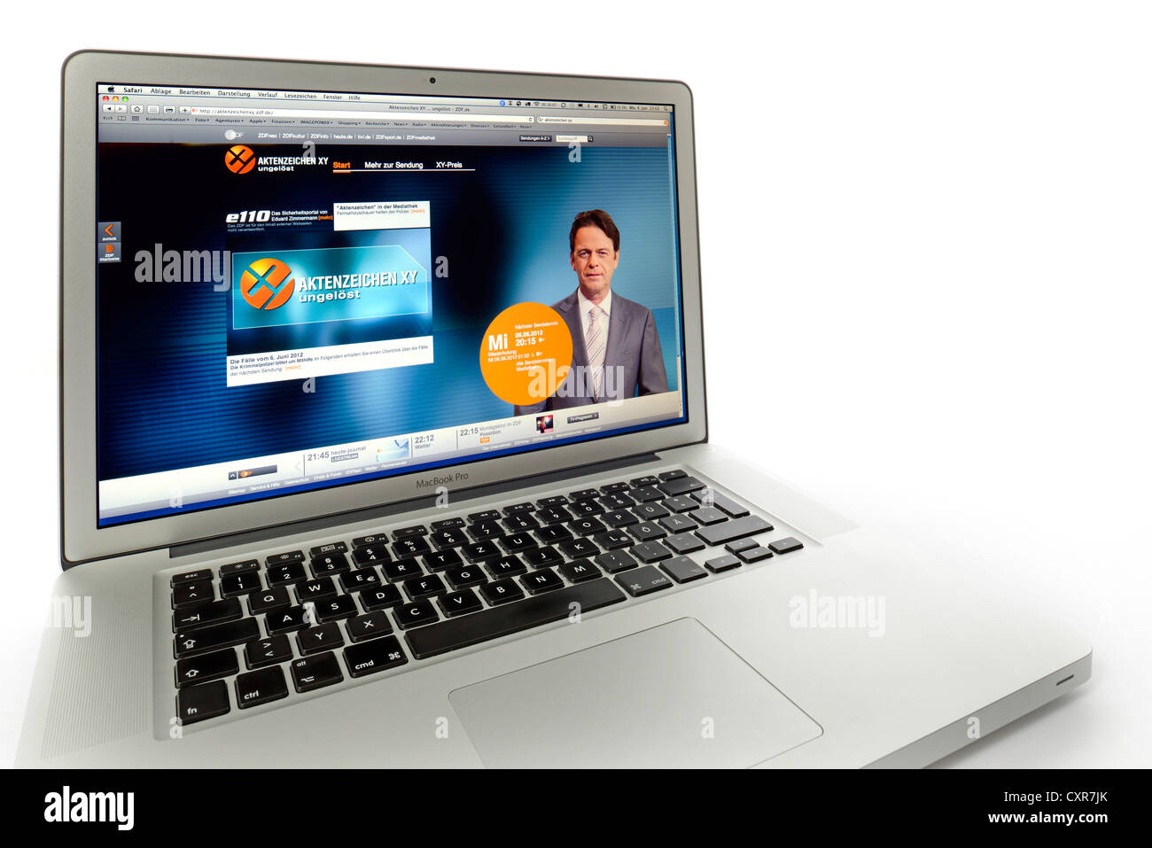 Aktenzeichen XY Ungeloest lösen Verbrechen ZDF zeigen, angezeigt auf dem Bildschirm von einem Apple MacBook Pro website Stockfoto