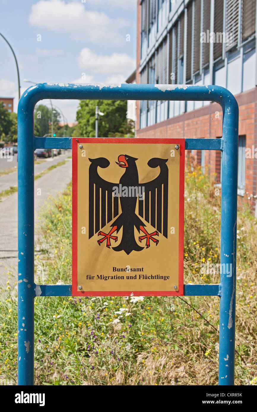 Zeichen, "Bundesamt Fuer Migration Und Fluechtlinge", Deutsch für "Bundesamt für Migration und Flüchtlinge", Spandauer Stockfoto