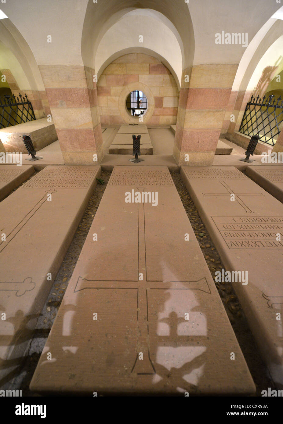 Gräber der Salier, Krypta, die größte romanische Säulenhalle in Europa, Dom zu Speyer, Kaiserdom Stockfoto
