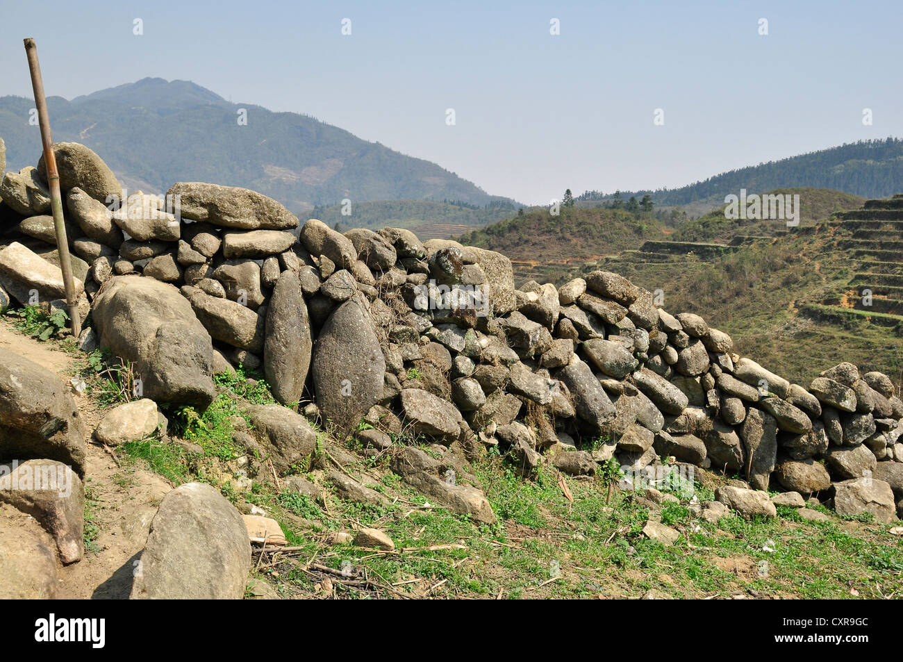 Naturstein Wand auf dem Lande in der Nähe von Sa Pa, Nord-Vietnam, Vietnam, Südostasien, Asien Stockfoto