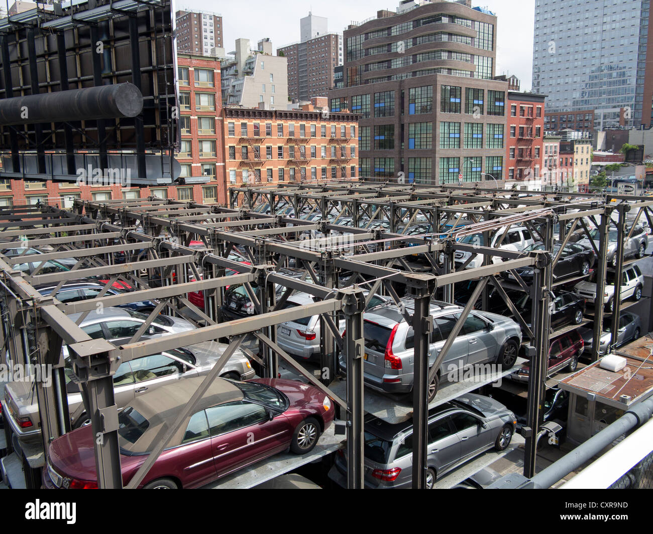 Auto parken, gestapelt Parkplatz Garage, Manhattan, New York City, USA, Nordamerika, Amerika Stockfoto