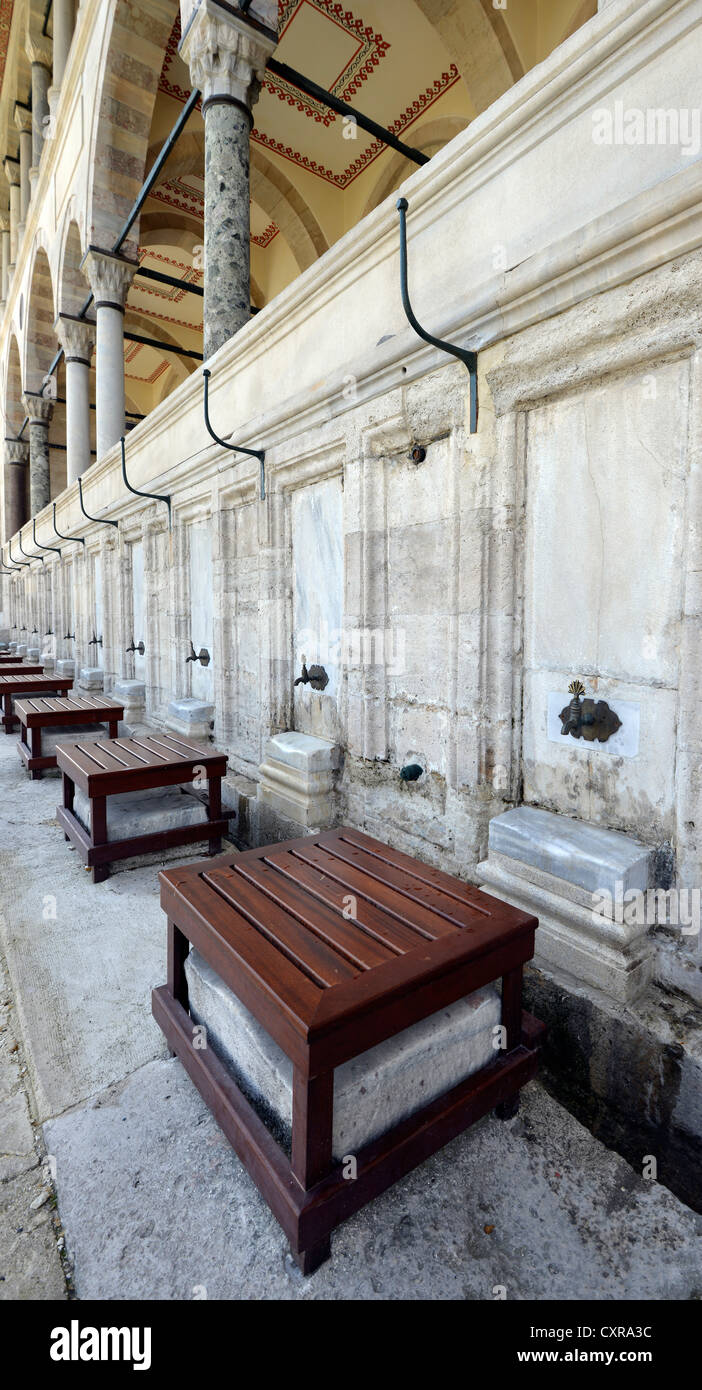 Brunnen für rituelle Reinigung der Füße, Sueleymaniye Moschee, gilt als die schönste Moschee von Istanbul, Istanbul Stockfoto