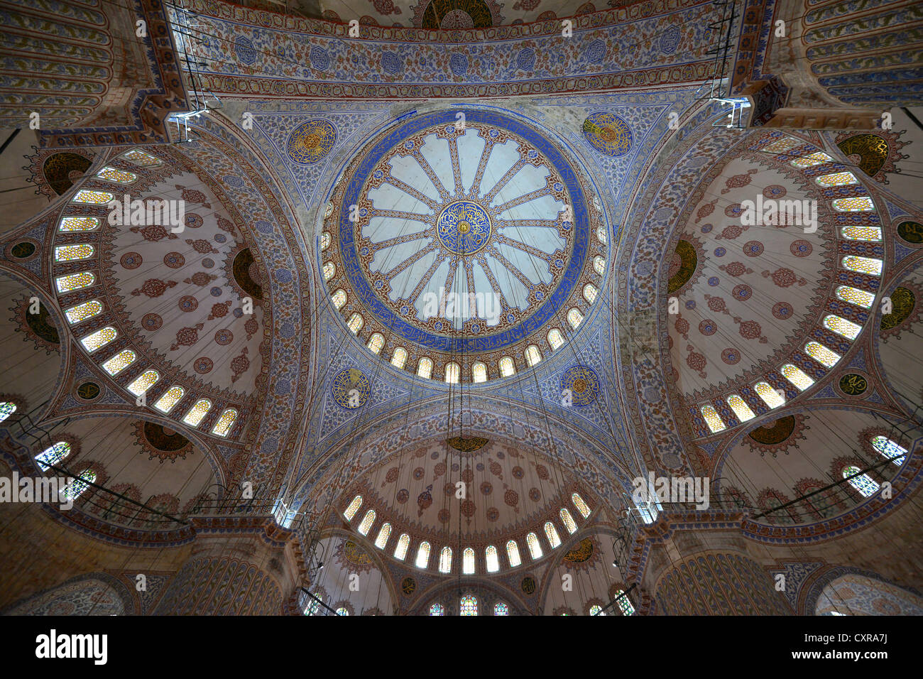 Gewölbten Dach, Kuppeln, Innenansicht des Sultan Ahmed Mosque oder blaue Moschee, Sultanahmet, historischen Viertels dekoriert Stockfoto