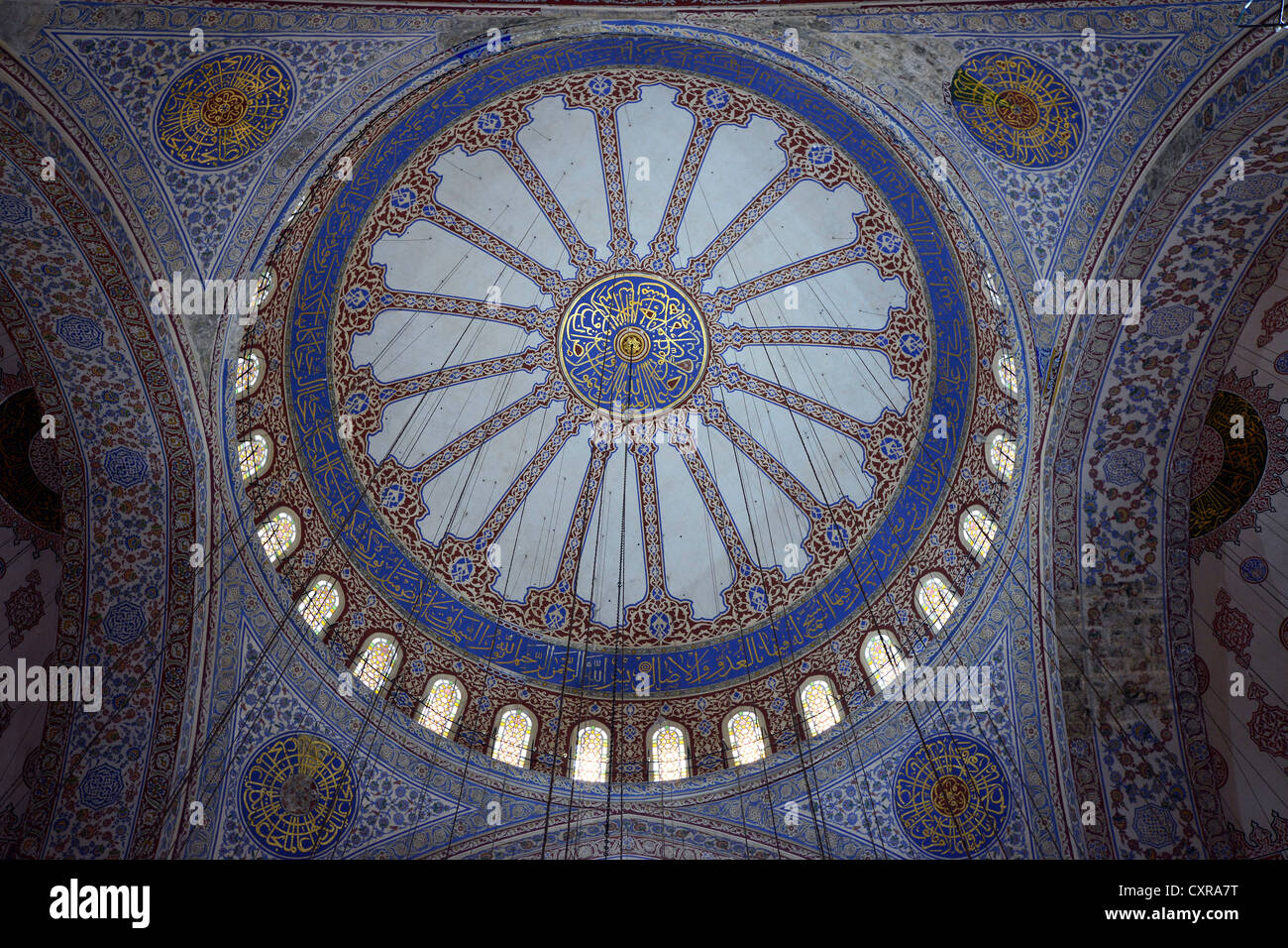 Gewölbten Dach, Kuppeln, Innenansicht des Sultan Ahmed Mosque oder blaue Moschee, Sultanahmet, historischen Viertels dekoriert Stockfoto
