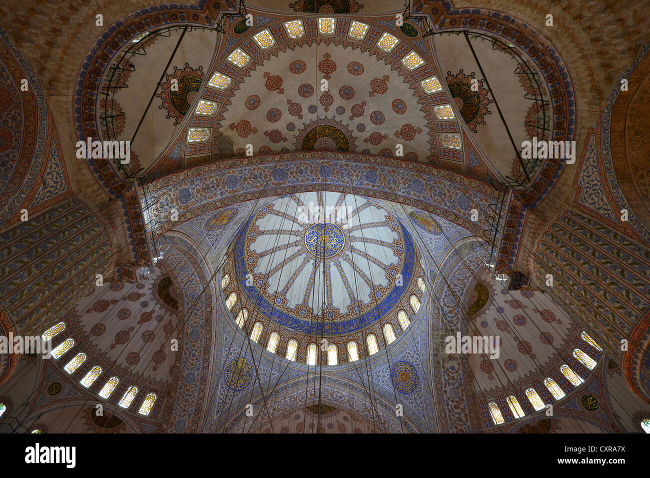 Gewölbten Dach, Kuppeln, Innenansicht des Sultan Ahmed Mosque oder blaue Moschee, Sultanahmet, historischen Viertels dekoriert Stockfoto