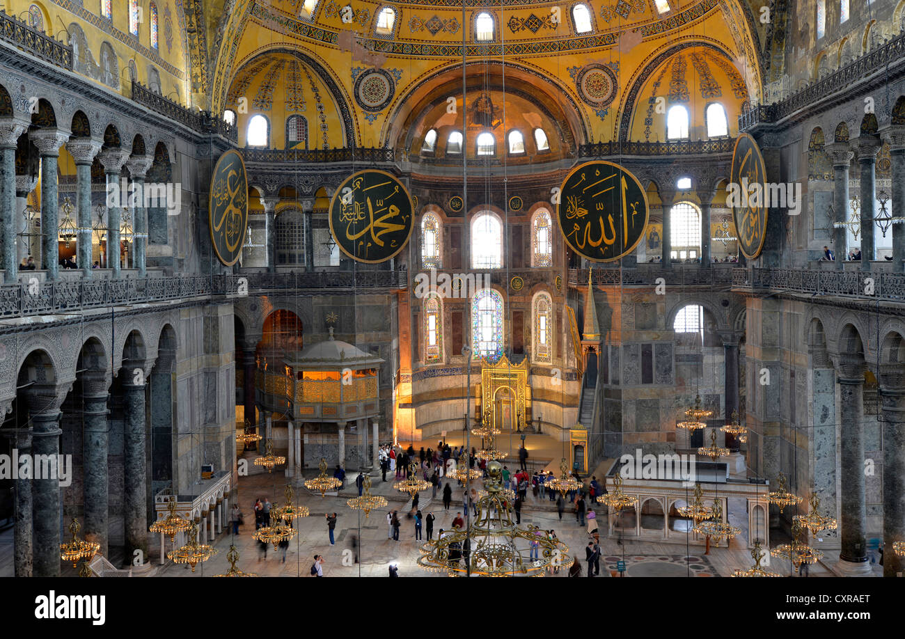 Blick von der Galerie in den Hauptraum, Hagia Sophia, Ayasofya, Innenansicht, UNESCO-Weltkulturerbe, Istanbul, Türkei Stockfoto