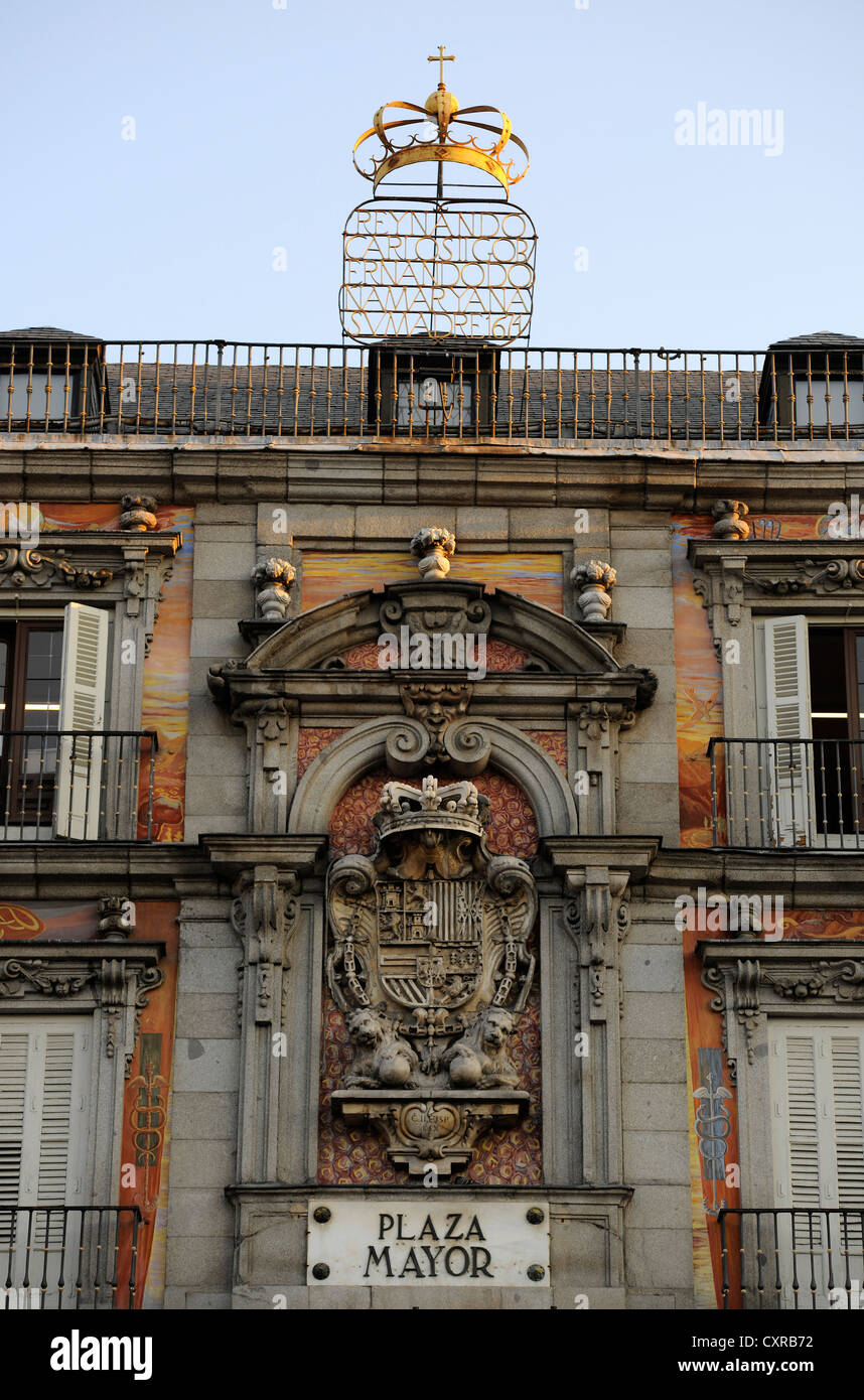 Krone und Wandbild todsichere auf die Casa De La Panaderia Hausbau, Bäcker, quadratische Plaza Mayor, Madrid, Spanien, Europa Stockfoto