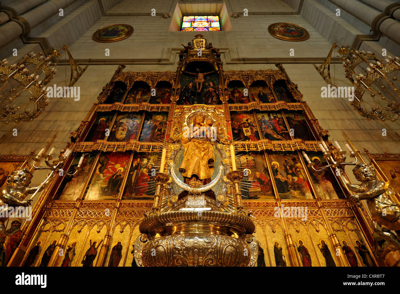 Altar, Heilige Maria, innere besichtigen, Almudena Kathedrale Santa María la Real De La Almudena Kathedrale, Madrid, Spanien, Europa Stockfoto