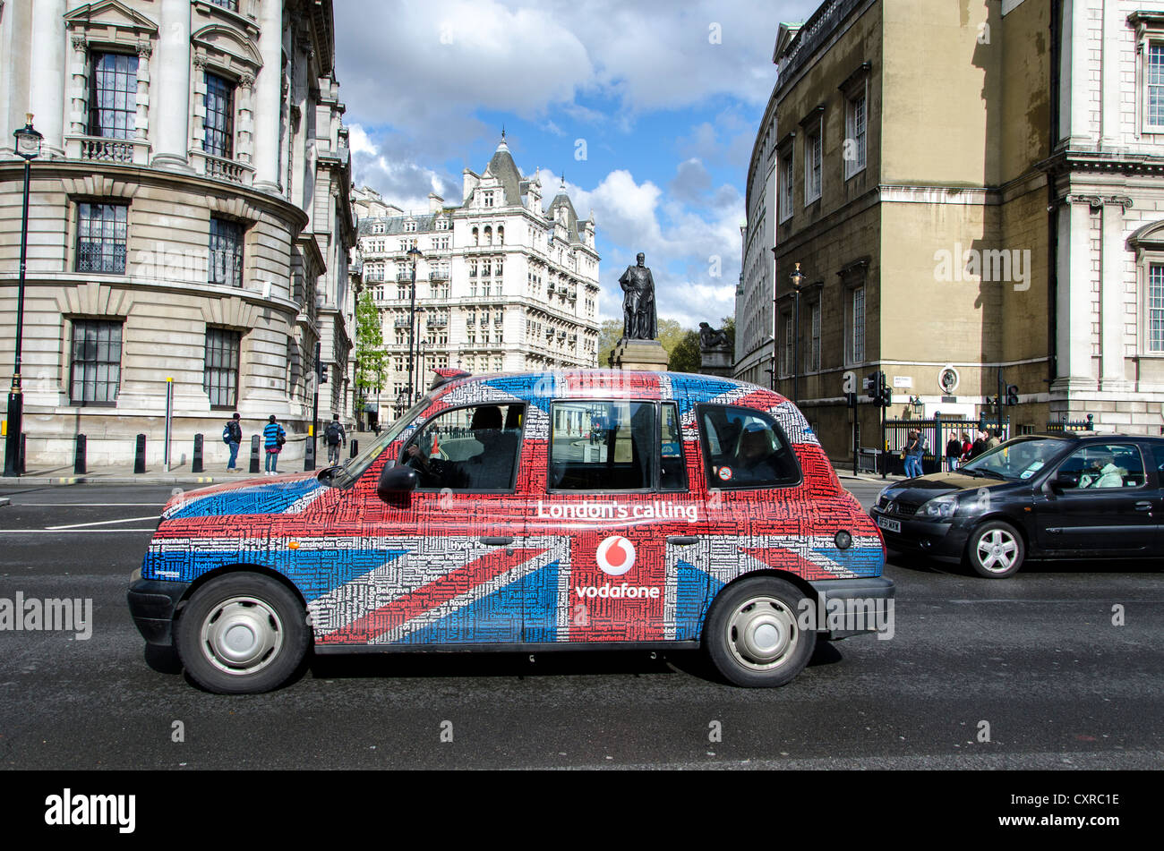 London-Taxi mit einem Union Jack-Design, London, Südengland, England, Vereinigtes Königreich, Europa Stockfoto